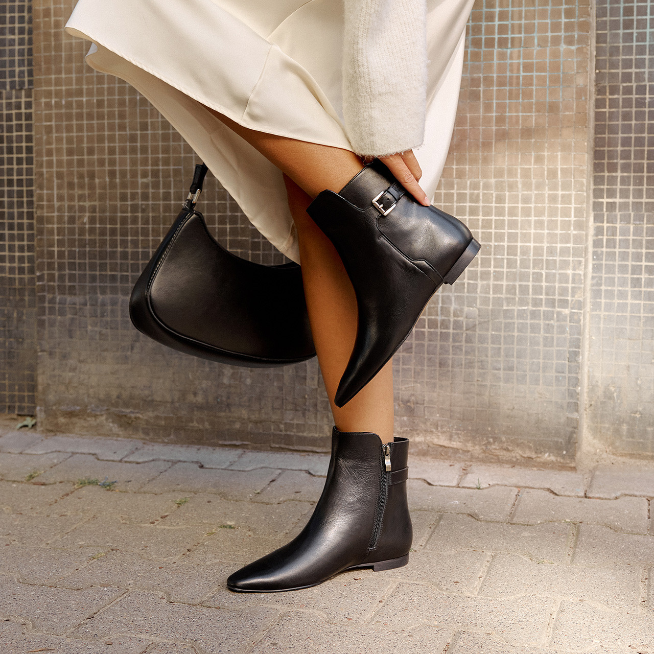 Womens Square Toe Black Boots: Find Your Perfect Pair (Styles and Tips You Need)